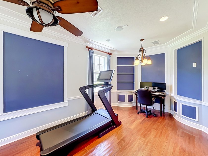 Spectacular, former model, POOL home in the exclusive community - photo 16
