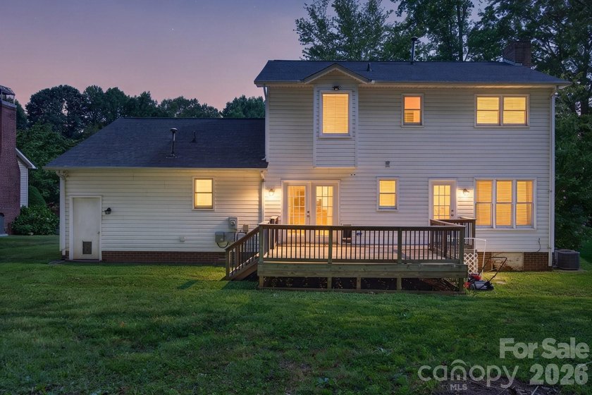 3 Bedrooms 2.5 Baths, 2 Car Garage, Excellent Neighborhood. Dual - photo 18