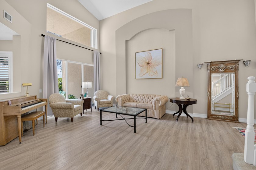 Located in a Cul de sac on an oversized pie shaped lot with a - photo 8