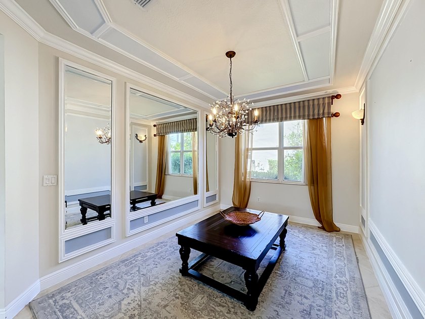 Spectacular, former model, POOL home in the exclusive community - photo 18