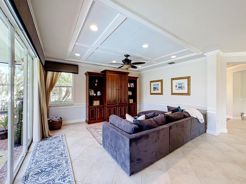 Spectacular, former model, POOL home in the exclusive community - photo 22
