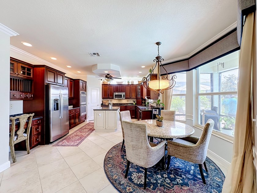 Spectacular, former model, POOL home in the exclusive community - photo 25