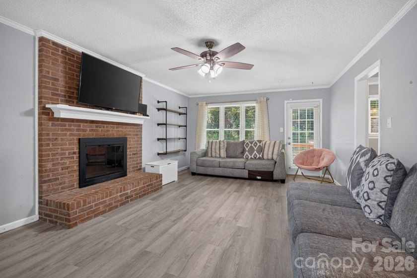 3 Bedrooms 2.5 Baths, 2 Car Garage, Excellent Neighborhood. Dual - photo 28