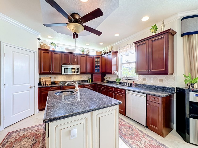 Spectacular, former model, POOL home in the exclusive community - photo 30