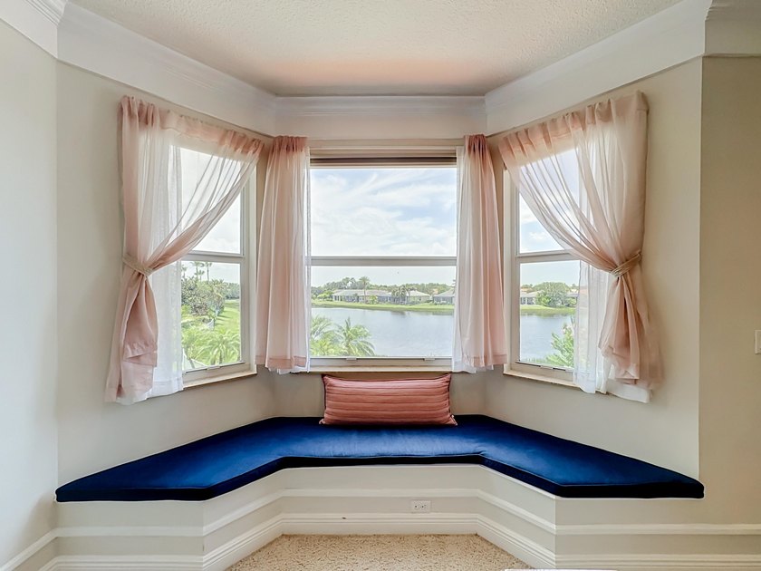 Spectacular, former model, POOL home in the exclusive community - photo 46
