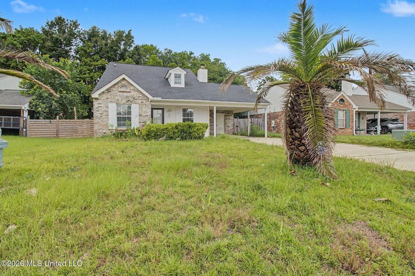 Welcome to this precious 3-bedroom, 2-bathrooms starter home - photo 2