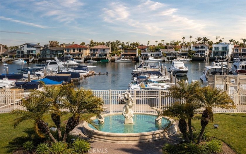 WATERFRONT BLISS, YOU WON'T WANT TO MISS! Welcome to this - photo 2