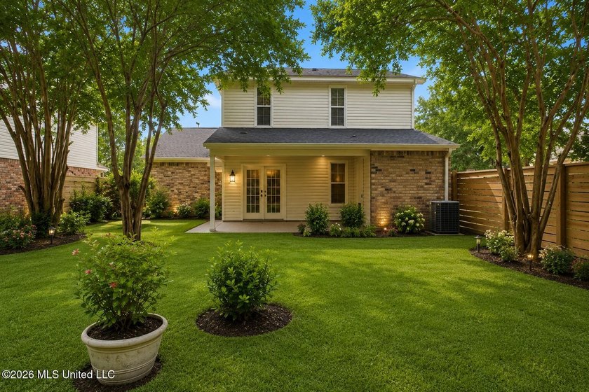Welcome to this precious 3-bedroom, 2-bathrooms starter home - photo 4