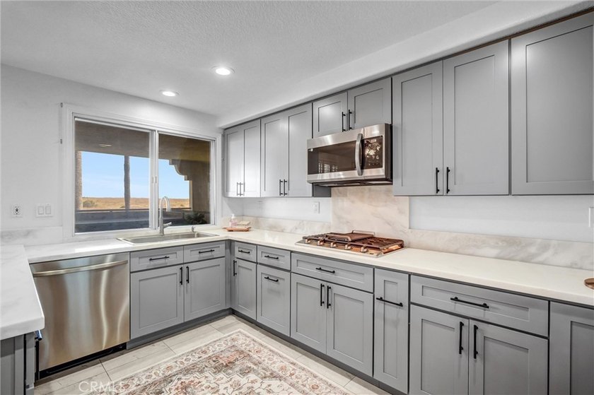 WATERFRONT BLISS, YOU WON'T WANT TO MISS! Welcome to this - photo 7