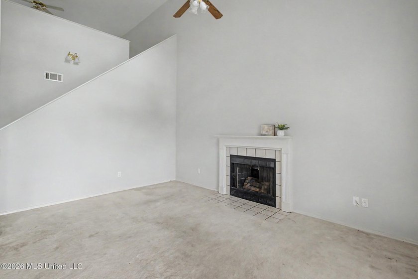 Welcome to this precious 3-bedroom, 2-bathrooms starter home - photo 9