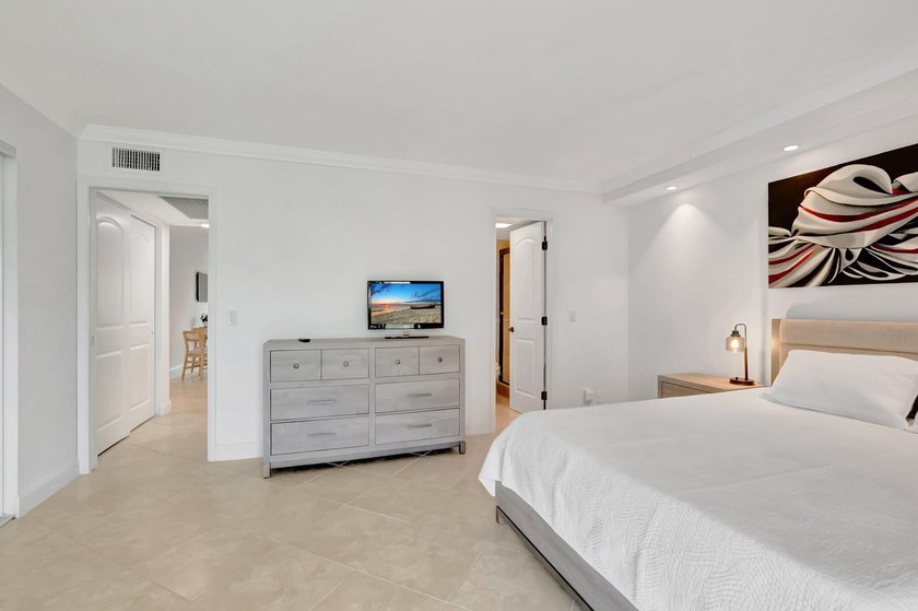 STUNNING RENOVATED! FIRST FLOOR WATERVIEW! Sparkling! Newly - photo 18