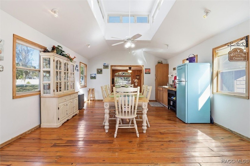 TWO FOR ONE! Set on a full acre in the heart of Old Homosassa - photo 4
