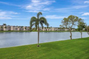 STUNNING RENOVATED! FIRST FLOOR WATERVIEW! Sparkling! Newly - photo 28