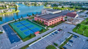 STUNNING RENOVATED! FIRST FLOOR WATERVIEW! Sparkling! Newly - photo 33