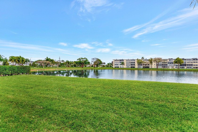STUNNING RENOVATED! FIRST FLOOR WATERVIEW! Sparkling! Newly - photo 36