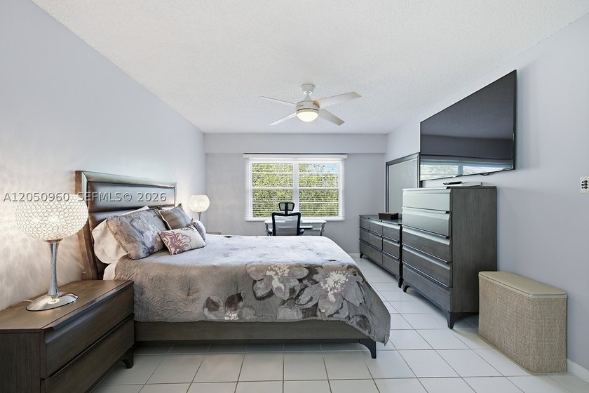 Move-in ready 2-bedroom, 2-bathroom condo with a newer A/C - photo 8