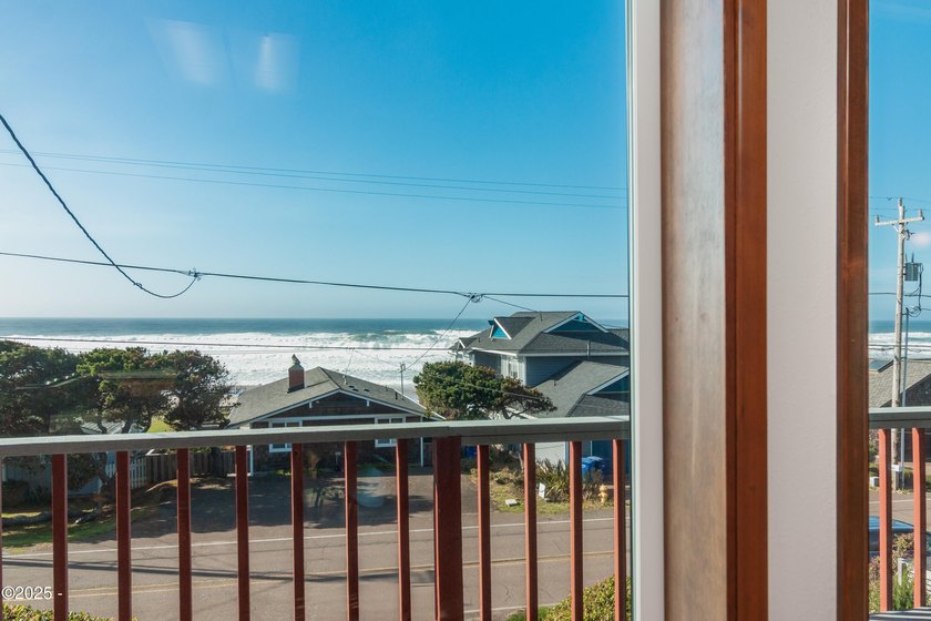 Charming, lovingly maintained Ocean View beach house in much - photo 11
