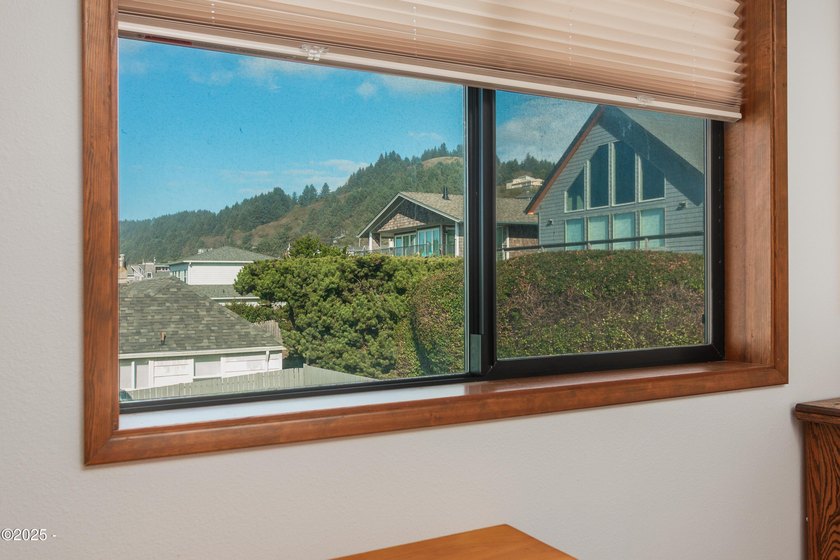 Charming, lovingly maintained Ocean View beach house in much - photo 13