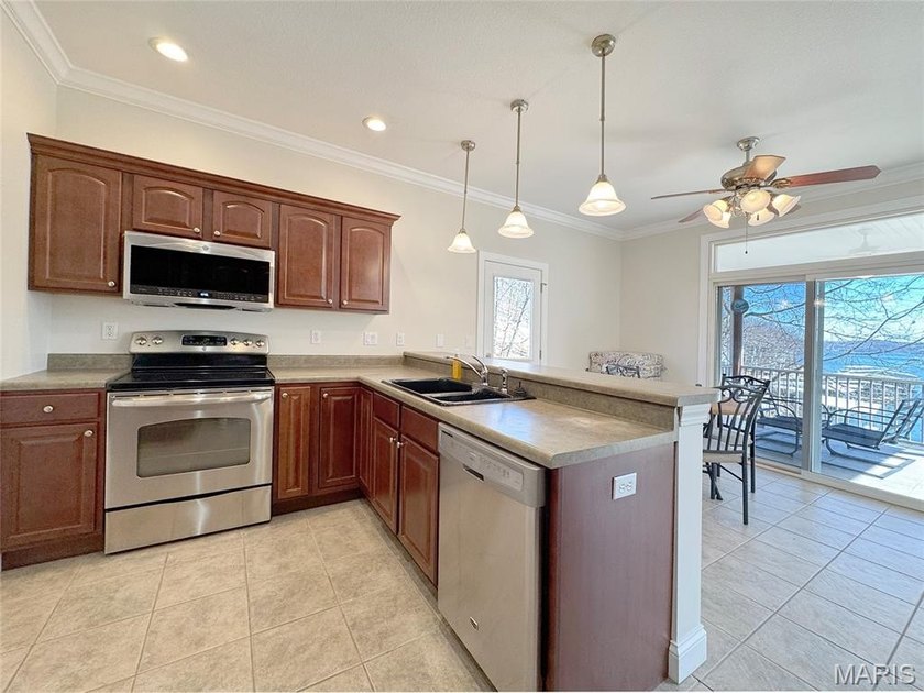 It's time to take a look at this one!!! Luxury lakefront living - photo 14