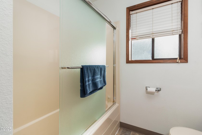 Charming, lovingly maintained Ocean View beach house in much - photo 17