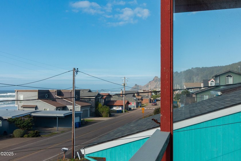 Charming, lovingly maintained Ocean View beach house in much - photo 23