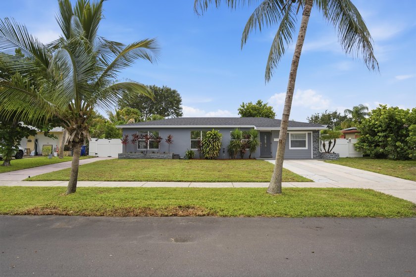 Welcome to this charming 3BR / 2BA single-story home located in - photo 3