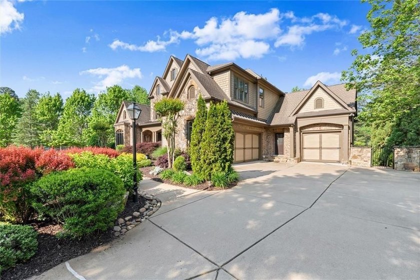 Welcome to 1225 Waterfall Lane-where space, comfort, and - photo 6