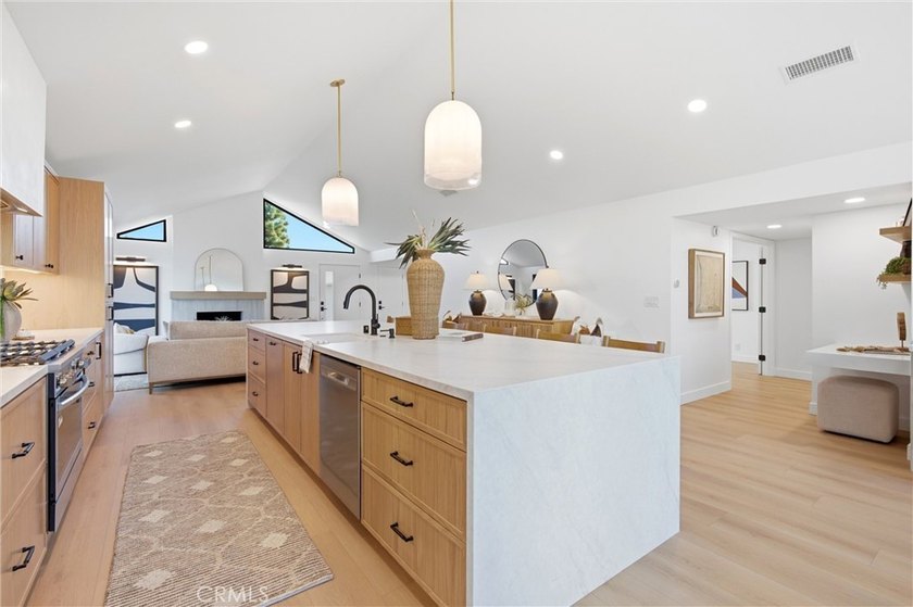 Welcome to 1788 Hawaii Circle, your own private mid century - photo 17