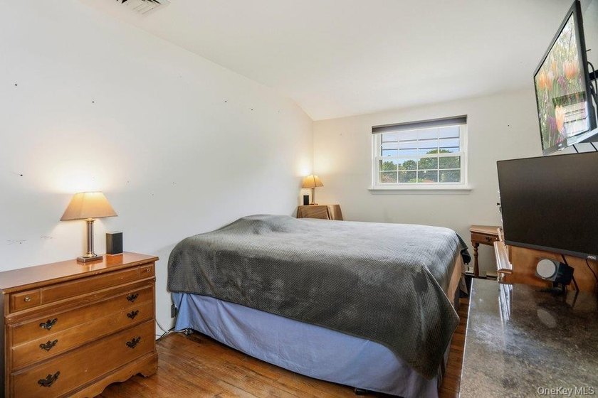 New To Market! Charming Walkway to 3 Bedroom Ranch with Nice - photo 16