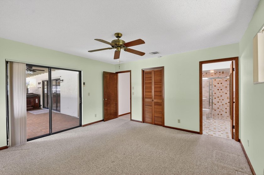 Perfect gathering home! Designed for both entertaining and - photo 17