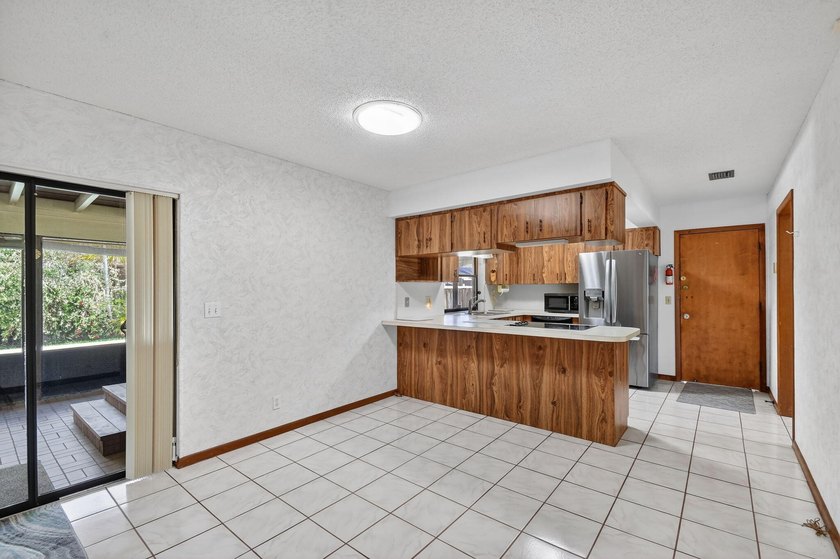 Perfect gathering home! Designed for both entertaining and - photo 22