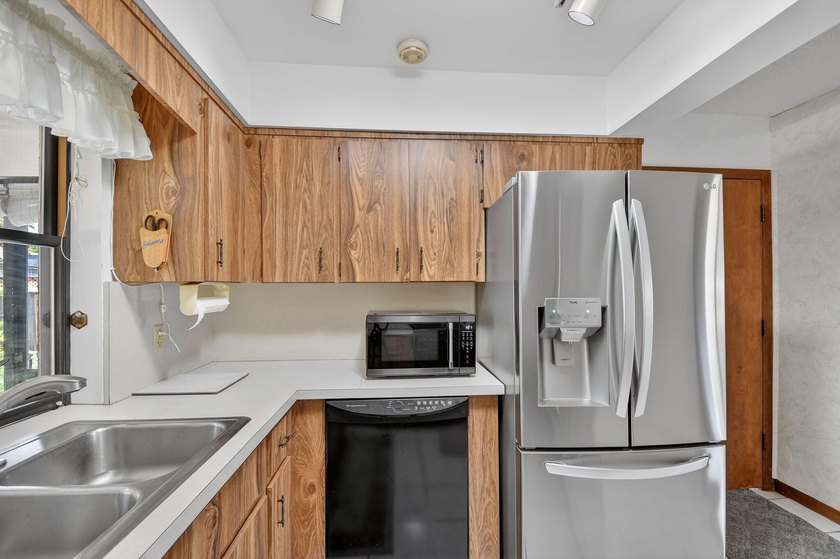 Perfect gathering home! Designed for both entertaining and - photo 23