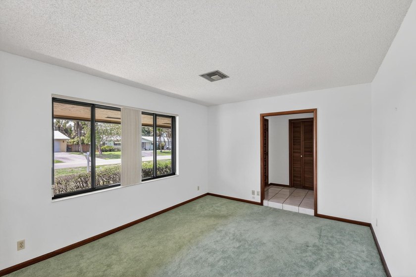 Perfect gathering home! Designed for both entertaining and - photo 28