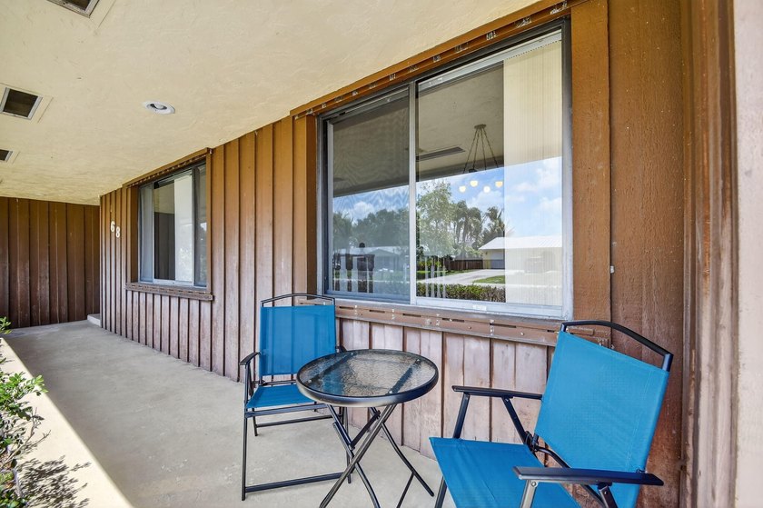 Perfect gathering home! Designed for both entertaining and - photo 30