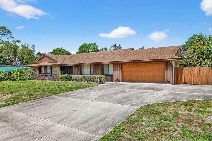 Perfect gathering home! Designed for both entertaining and - photo 33