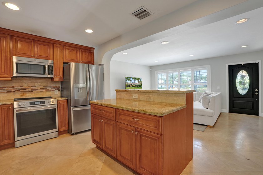 Welcome to this spacious single-story updated home on a corner - photo 13