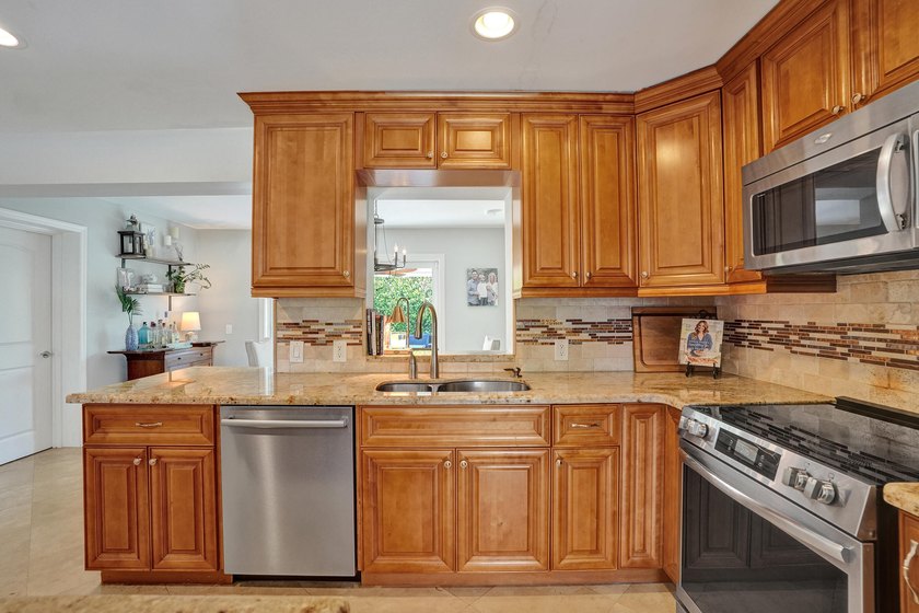 Welcome to this spacious single-story updated home on a corner - photo 16