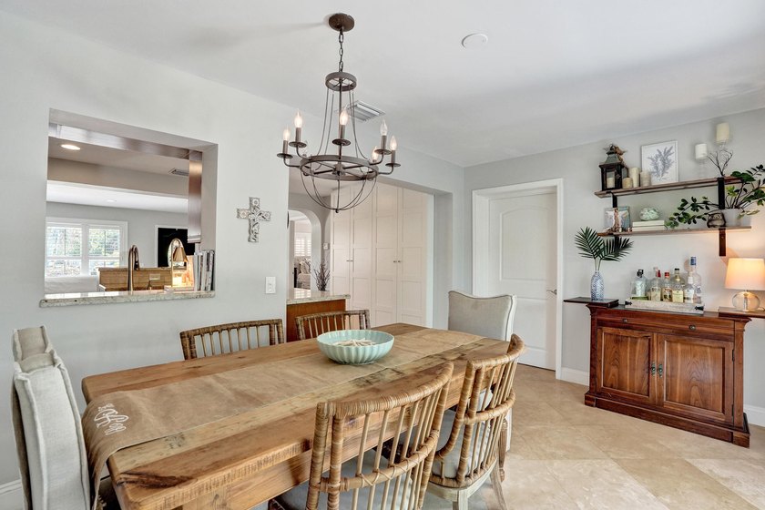 Welcome to this spacious single-story updated home on a corner - photo 20