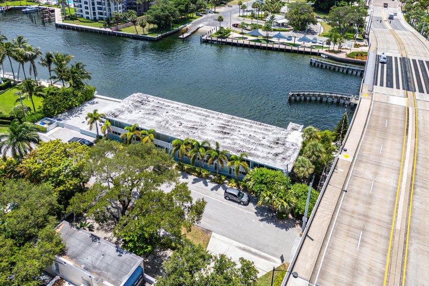 Stunning second-floor waterfront condo with breathtaking views - photo 30