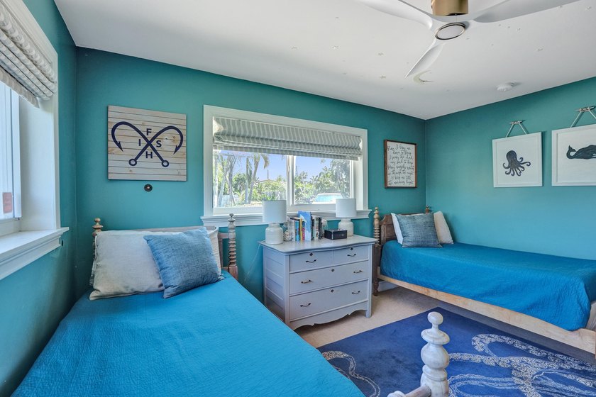 Welcome to this spacious single-story updated home on a corner - photo 45