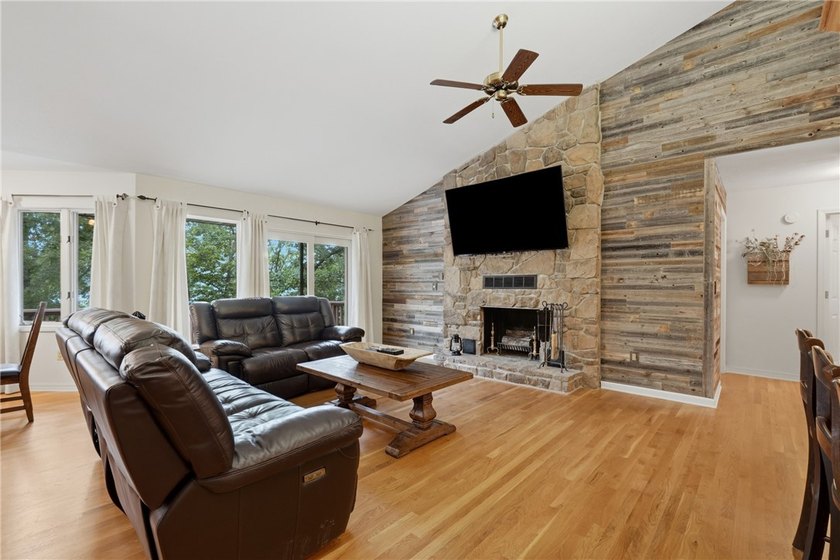 Discover an exceptional single-family residence in the quiet and - photo 15
