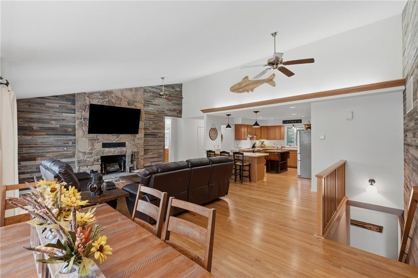 Discover an exceptional single-family residence in the quiet and - photo 18
