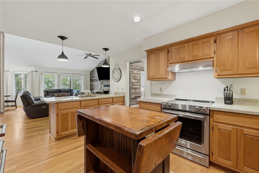 Discover an exceptional single-family residence in the quiet and - photo 22