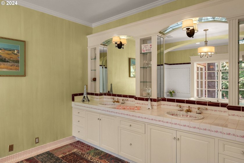 Stunning 62+ Acre English Manor Estate with Unparalleled Privacy - photo 23