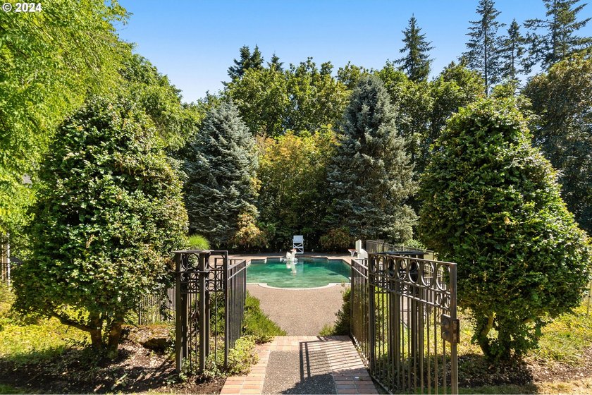 Stunning 62+ Acre English Manor Estate with Unparalleled Privacy - photo 39