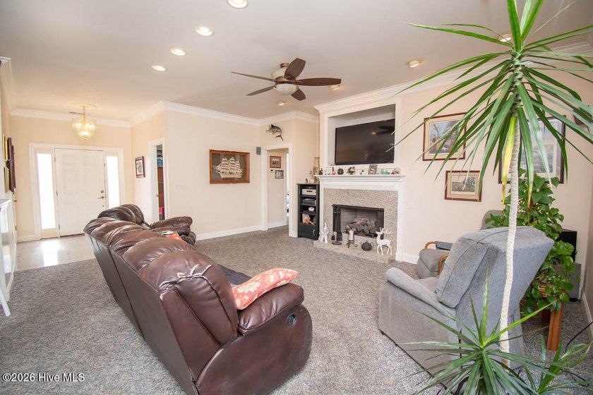 Price Improvement! BOATER'S DREAM meets easy coastal living in - photo 6
