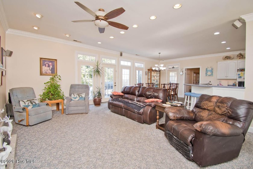 Price Improvement! BOATER'S DREAM meets easy coastal living in - photo 9