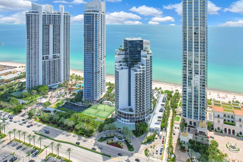 Exceptional opportunity to own a luxury direct oceanfront - photo 3