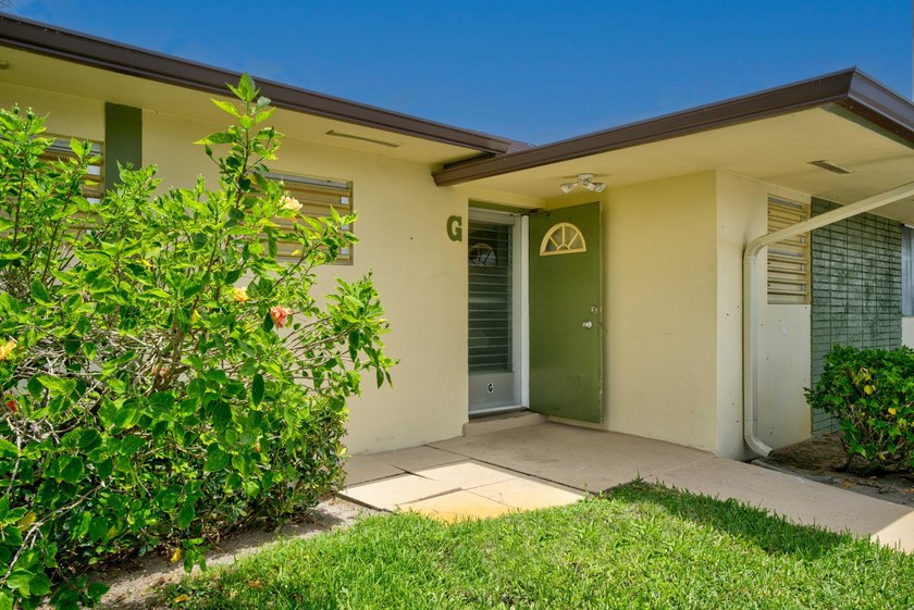 Very quiet, cozy unit directly across from laundry facilities - photo 2