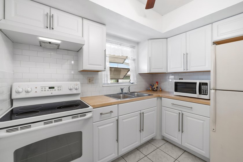 Very quiet, cozy unit directly across from laundry facilities - photo 3